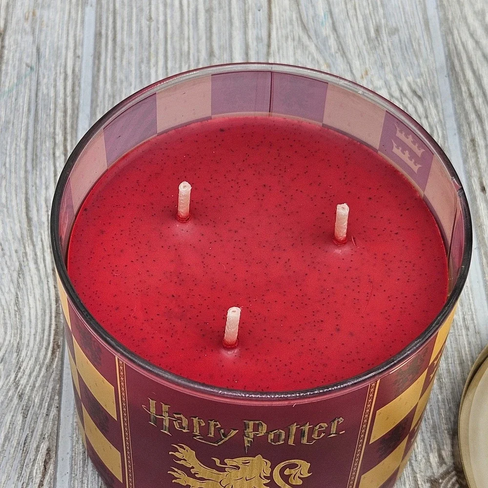 Goose Creek Harry Potter Gryffindor 3-Wick Scented Candle 14.5 oz MGC153435